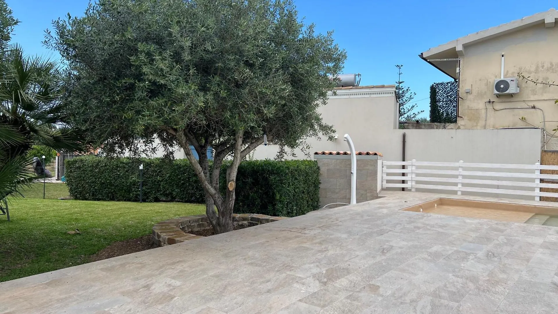 Heloros Holiday Villas - Villa Garden Chic Lido di Noto 別荘